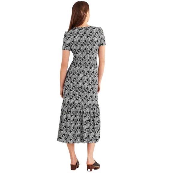 Boden - Tiered Easy Jersey Midi Dress
Black Daisy Swirl Sz 10 - Picture 2 of 9